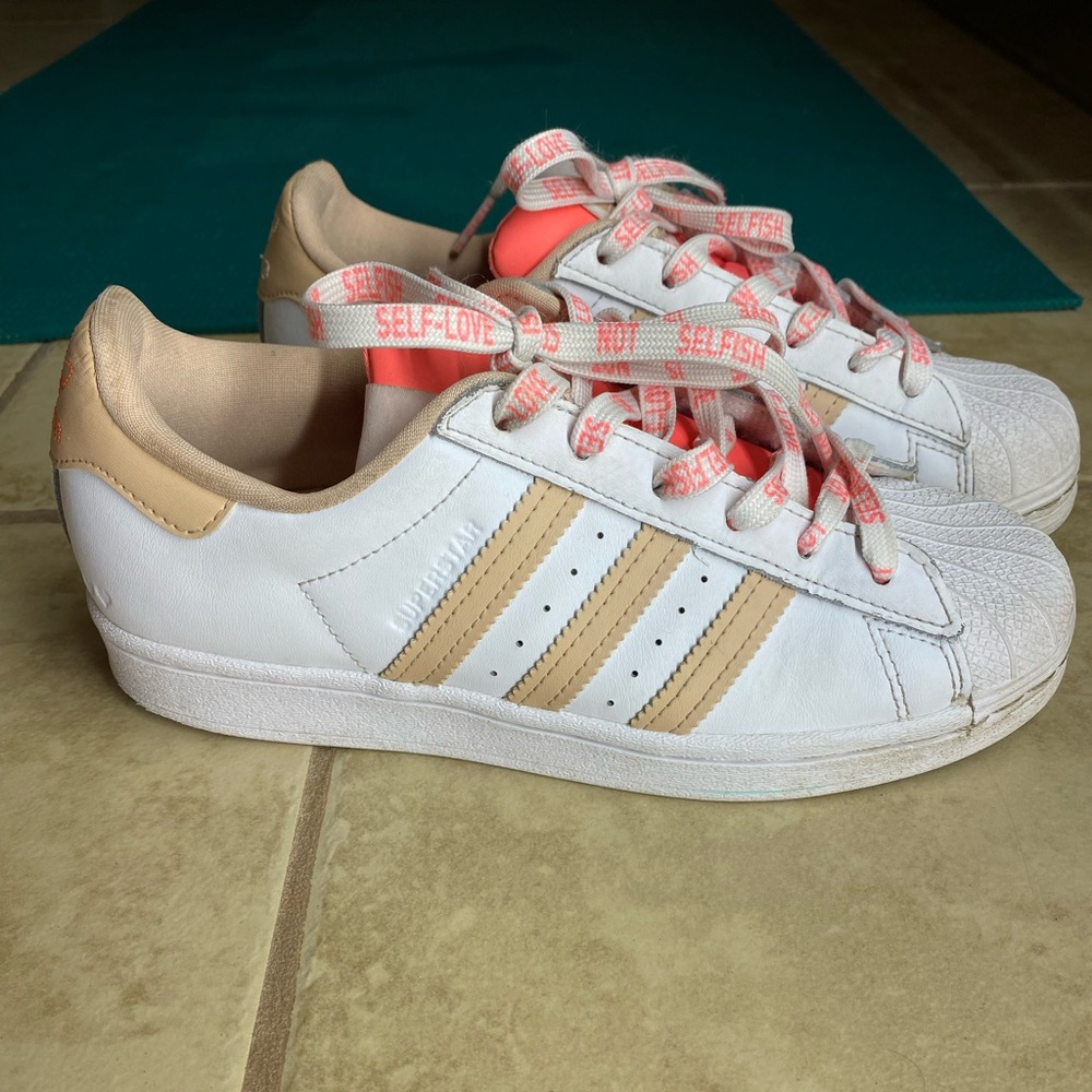 Adidas Original Superstar sneaker white halo / coral acid girls tennis 5.5